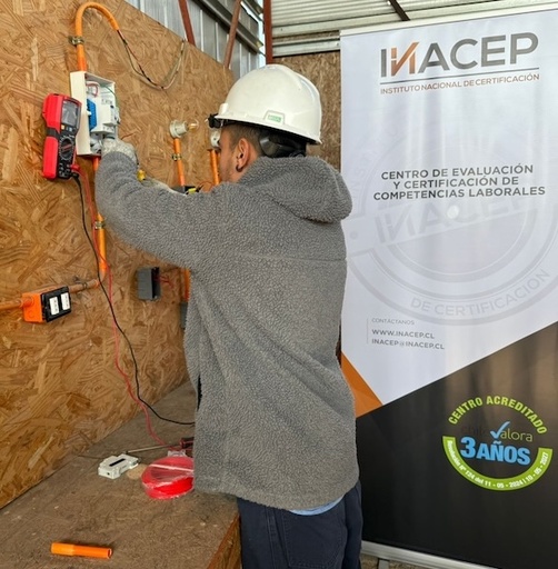 PREPARACIÓN INSTALADOR(A) ELÉCTRICO(A) CLASE D (P-4322-7411-001-V03)